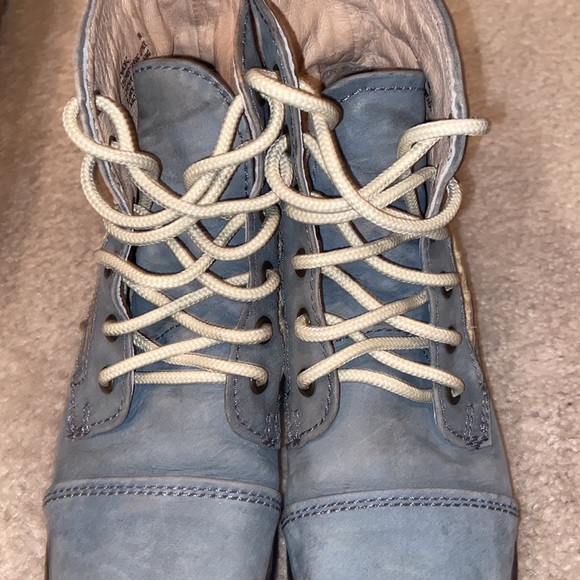 STEVE MADDEN blue distressed lace combat boot!!✨✨ - Picture 5 of 9